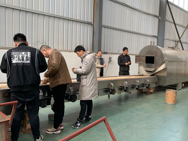 河南新密知名炒貨廠八米炒貨機生產線設備已正式投入生產